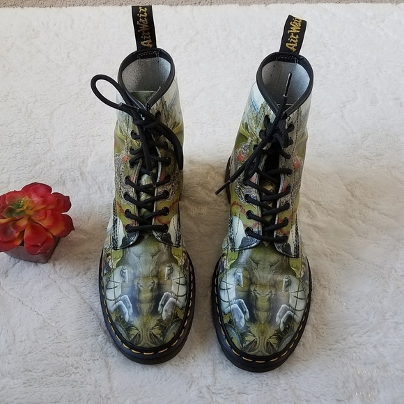 Dr Martens 1460 George & Dragon Print 8 Eye Boots-RARE - Picture 5 of 9